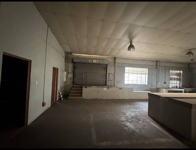 1,000M² WAREHOUSE TO LET IN WYNBERG